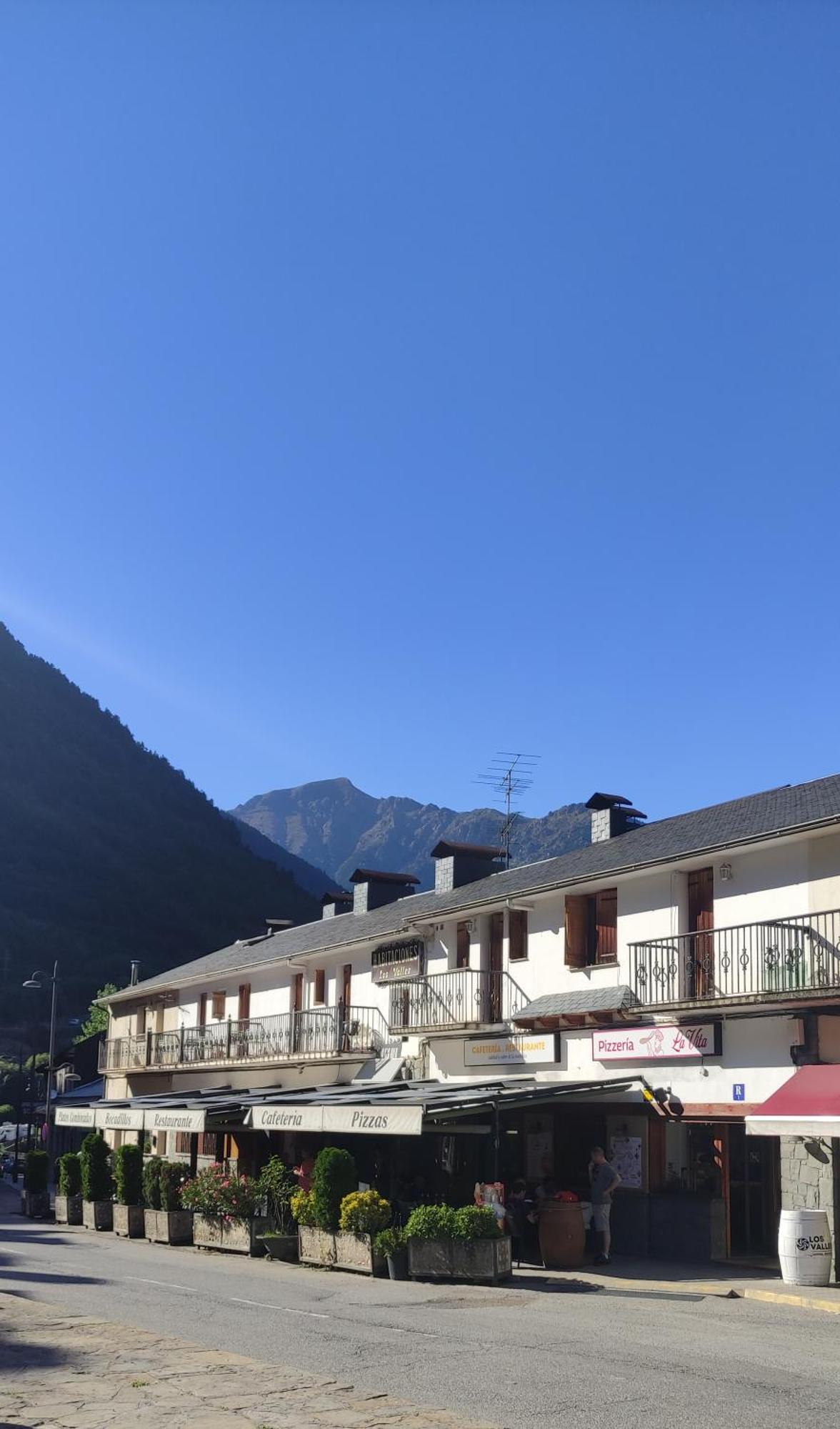 Hostal Los Valles Bielsa Exterior photo