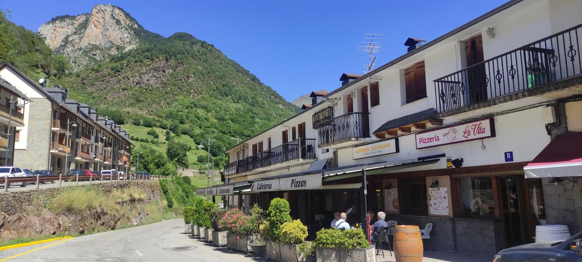 Hostal Los Valles Bielsa Exterior photo