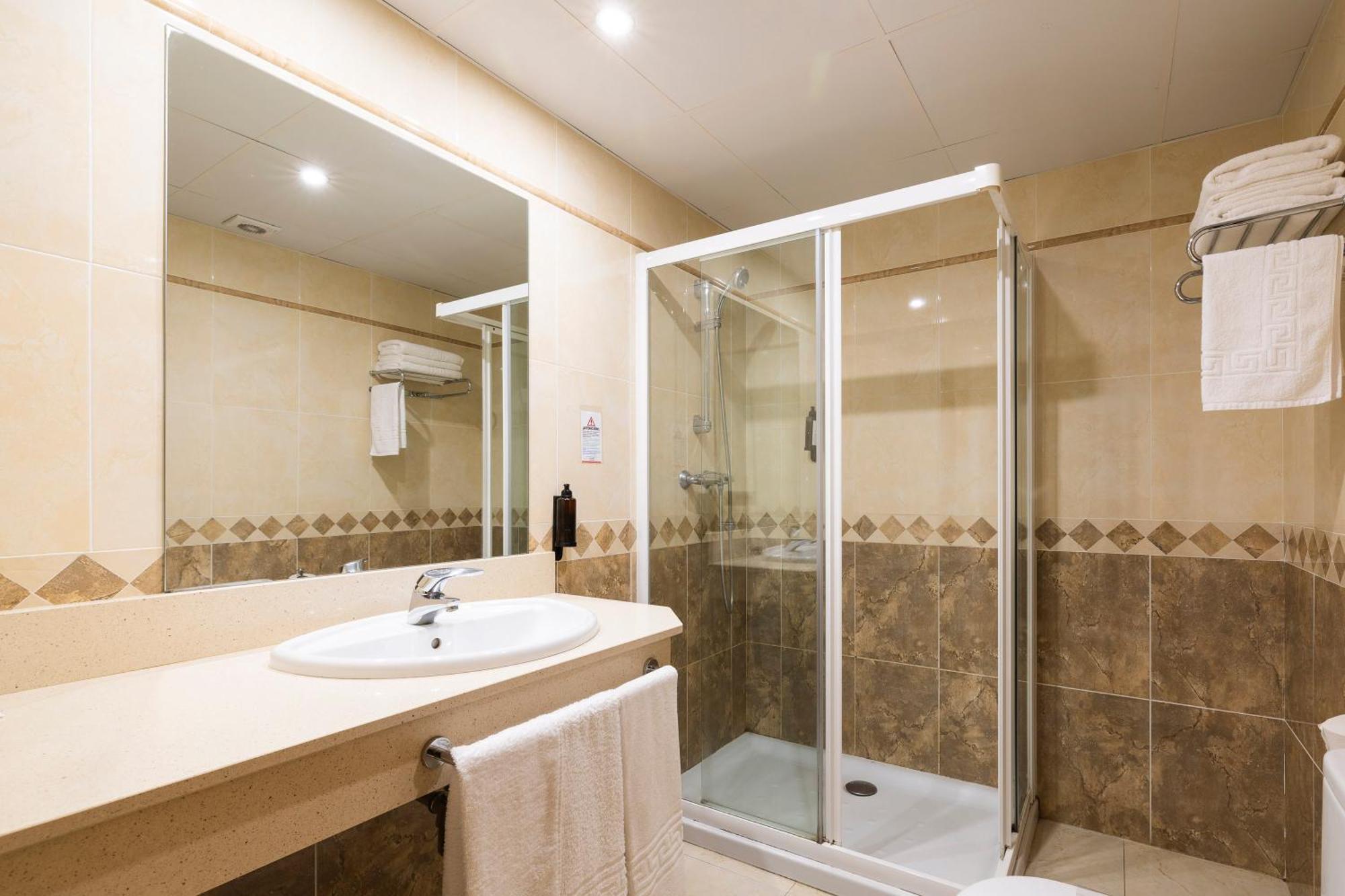 Hostal Los Valles Bielsa Exterior photo